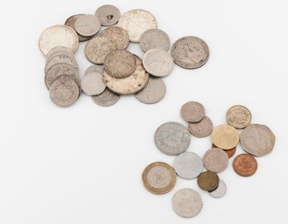 Lot de pièces en argent et divers. 
Poids...
