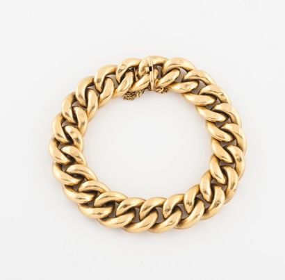 Bracelet en or jaune (750) à maille gourmette...