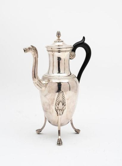 PARIS, 1819-1838.
Cafetière ovoïde en argent...