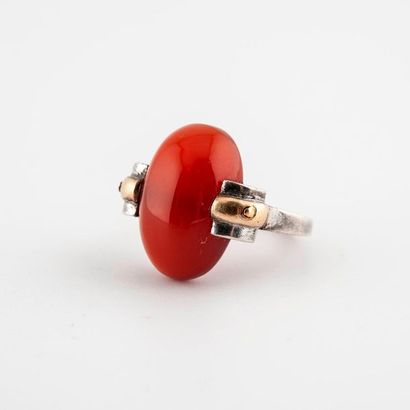 Bague en argent (800) et or jaune (750) ornée...