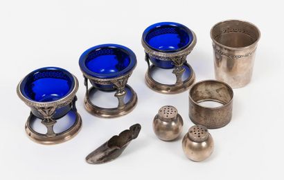Lot en argent (950, en règle), comprenant...