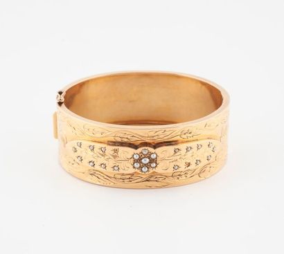 Bracelet manchette ouvrant en or jaune (750)...