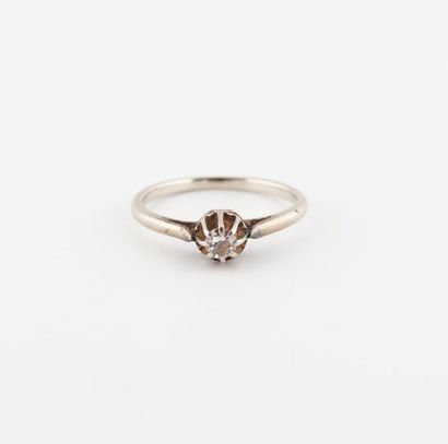 Petite bague solitaire en or gris (750) ornée...