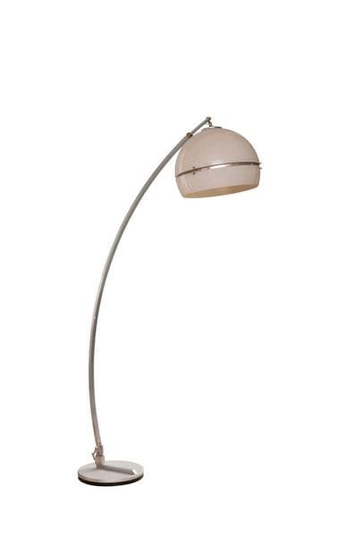 Dans le goût de ROCHE BOBOIS
Lot comprenant...