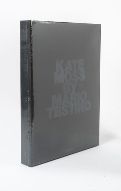 TESTINO (Mario)
Kate Moss by Mario Testino....