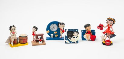 -KFS/FS/ TM HEARST & Demons et Merveilles
Betty...