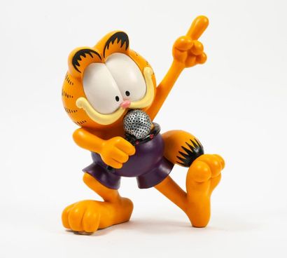 PAWS INC
Garfield singer;

Large resin figurine.

H.:...