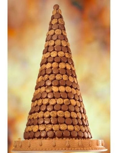 PIERRE HERMÉ
Une incroyable pyramide de 160...