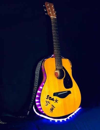LUDYSOA ET NATHAN
Guitare Yamaha acoustique...