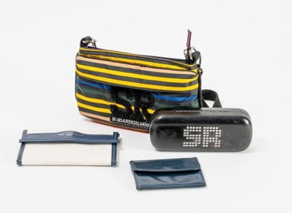 Lot comprenant : 
- Sonia RYKIEL 
Petit sac...