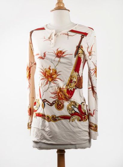 HERMES Paris
Un lot comprenant :

- Top en...