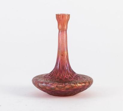 Dans le goût de Loetz
Petit vase soliflore.
En...
