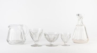 BACCARAT
Partie de service de verres en cristal...