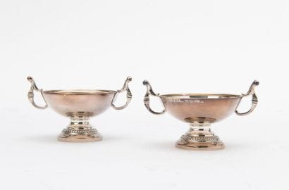Paire de petites coupes de mariage sur piédouche...