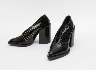 Jil SANDER
Paire d'escarpins en cuir noir...