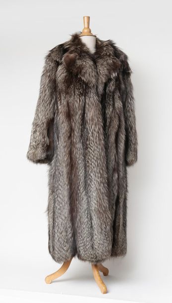Christian DIOR, Boutique Fourrure
Long manteau...