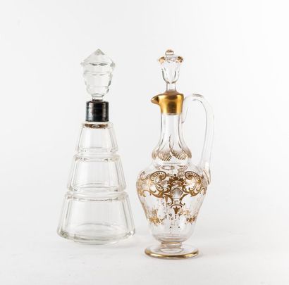 BACCARAT
Aiguière et son bouchon.
En cristal...