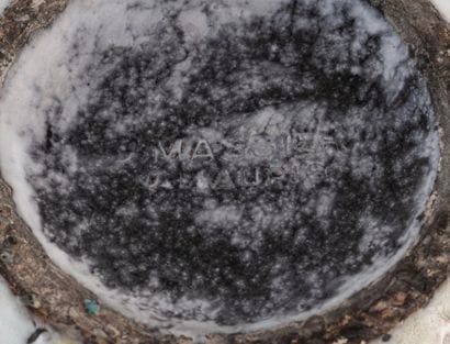 MASSIER, VALLAURIS
Vase boule.
En céramique...
