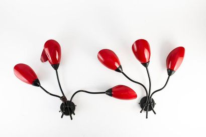 Paire d'appliques à trois bras de lumière.
En...