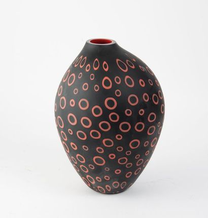 HARRY & CAMILA & SALVIATI 
Vase Loops, 2006....