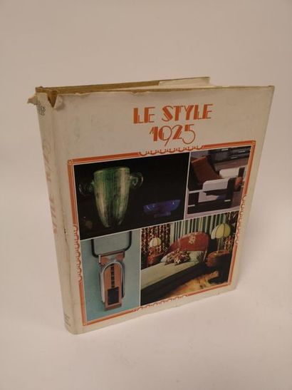 Texte par Yvonne Brunhammer.
The 1925 style....