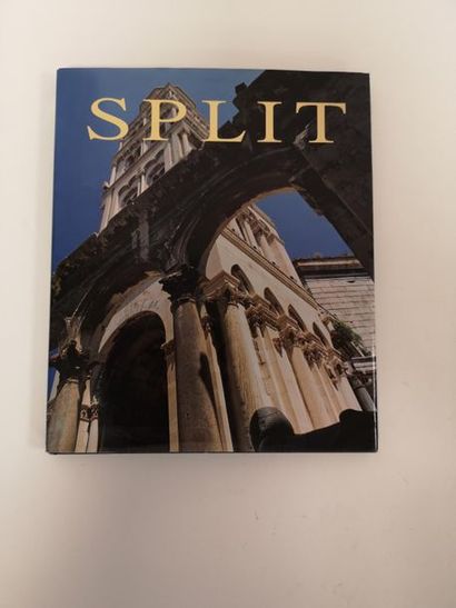 Split.
Text, editing and graphic design Antun...