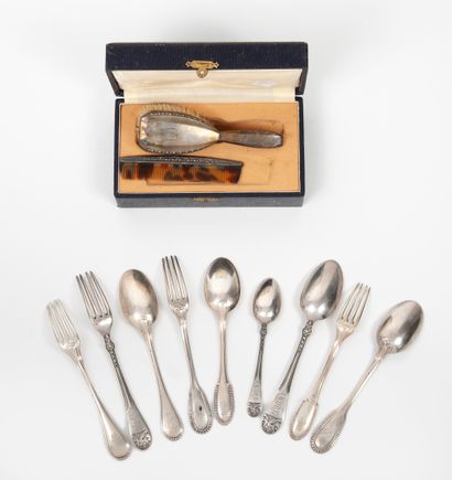 Quatre couverts d'enfant en argent (950)...