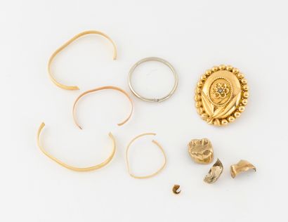 Batch of yellow gold scrap (750)

Total net...