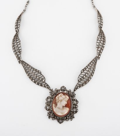 Silver necklace (800) made of articulated...