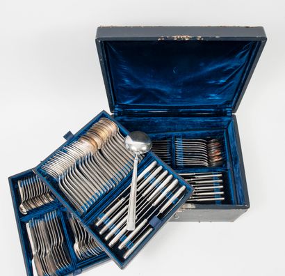 Ménagère en métal argenté pour douze convives,...