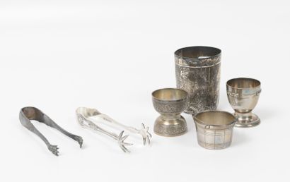 Quatre couverts d'enfant en argent (950)...