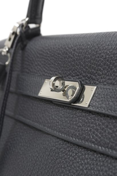 HERMÈS Paris

Sac Kelly 32 cm retourné en...