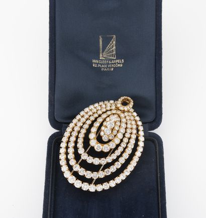 VAN CLEEF & ARPELS, Paris, vers 1970

Collier...