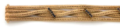 Bracelet ruban en or jaune (750) formé de...