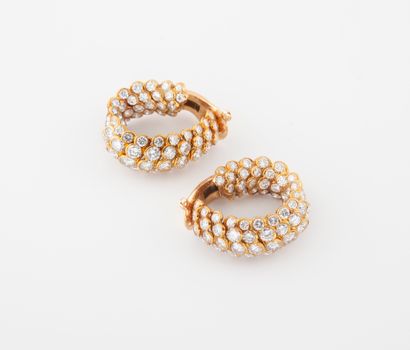VAN CLEEF & ARPELS, Paris, vers 1970

Paire...