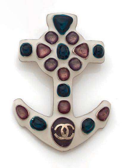 Chanel,
Croisière
Broche en métal figurant...