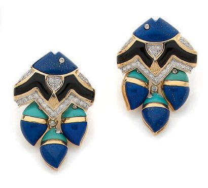 Paire de boucles d'oreilles en ors jaune...