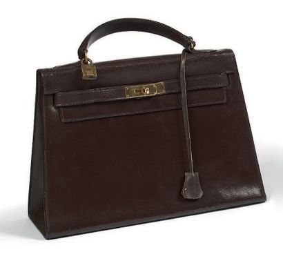 HERMES Paris
*Sac Kelly 32 cm en veau box...