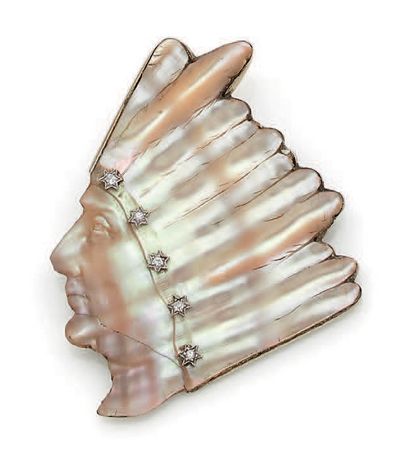 Broche en or gris (750) figurant une tête...