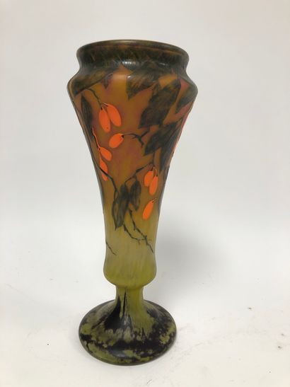 DAUM à Nancy
Baluster vase on pedestal, with...