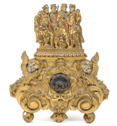Petit retable en bois sculpté et doré avec...