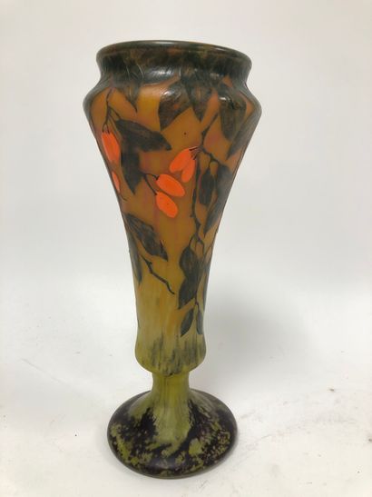 DAUM à Nancy
Baluster vase on pedestal, with...