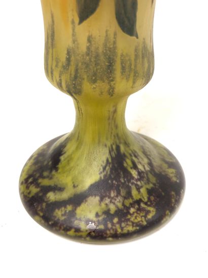 DAUM à Nancy
Baluster vase on pedestal, with...