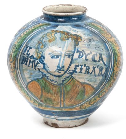 SICILE
Vase boule en majolique à décor polychrome...