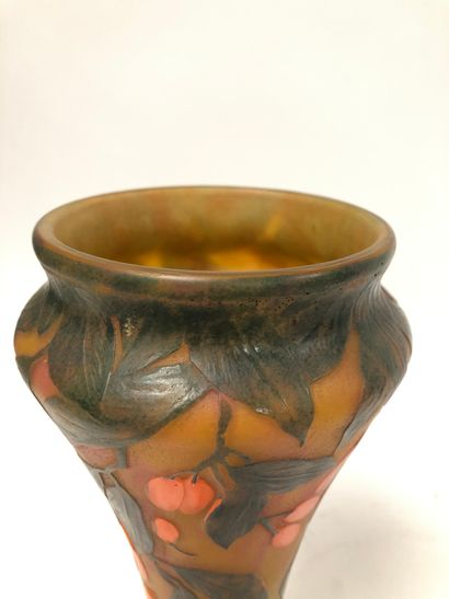 DAUM à Nancy
Baluster vase on pedestal, with...
