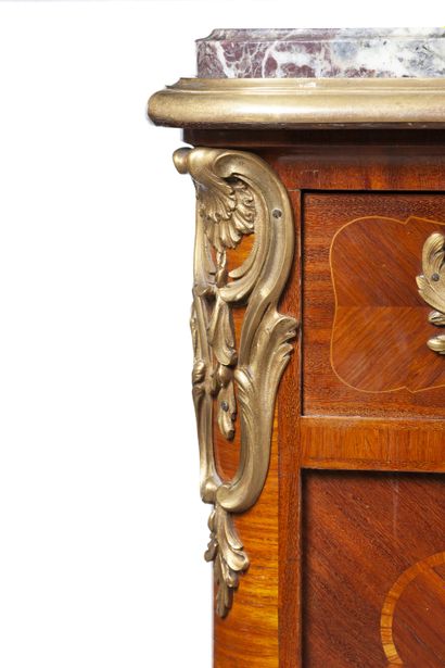Meuble d'appui plaqué de bois de rose en...