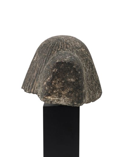 ÉGYPTE, Nouvel Empire (1552- 1070 avant J.-C.)
Tête...