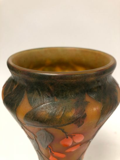 DAUM à Nancy
Baluster vase on pedestal, with...