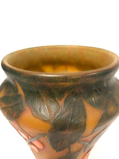 DAUM à Nancy
Baluster vase on pedestal, with...
