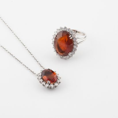 Demi-parure marguerite en or gris (750) comprenant...